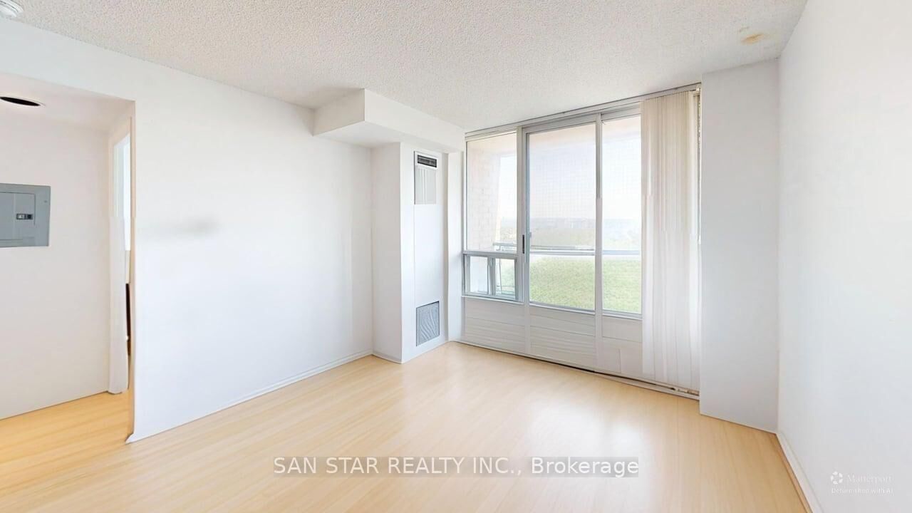 Property Photo: 1 Pemberton Avenue 2706 ON M2M 4L9