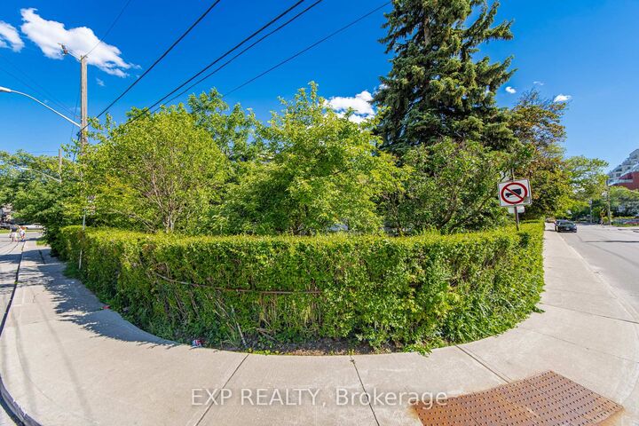 Property Photo: 43 Ridgemoor Avenue ON M1N 1M5