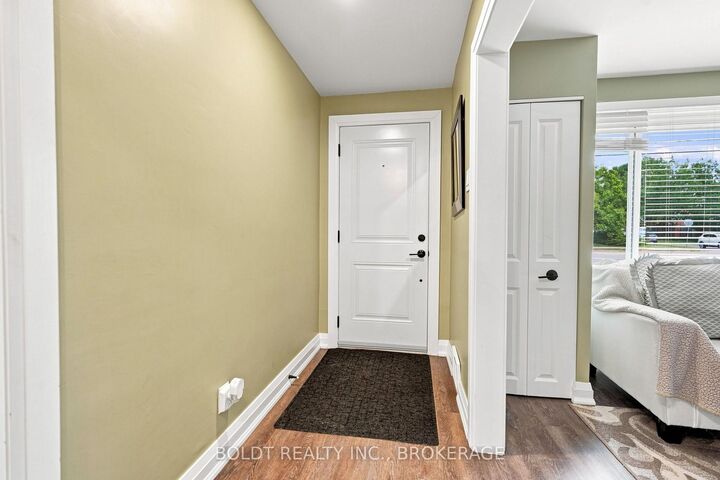 Property Photo:  8166 Thorold Stone (Main) Road  ON L2H 1A6 