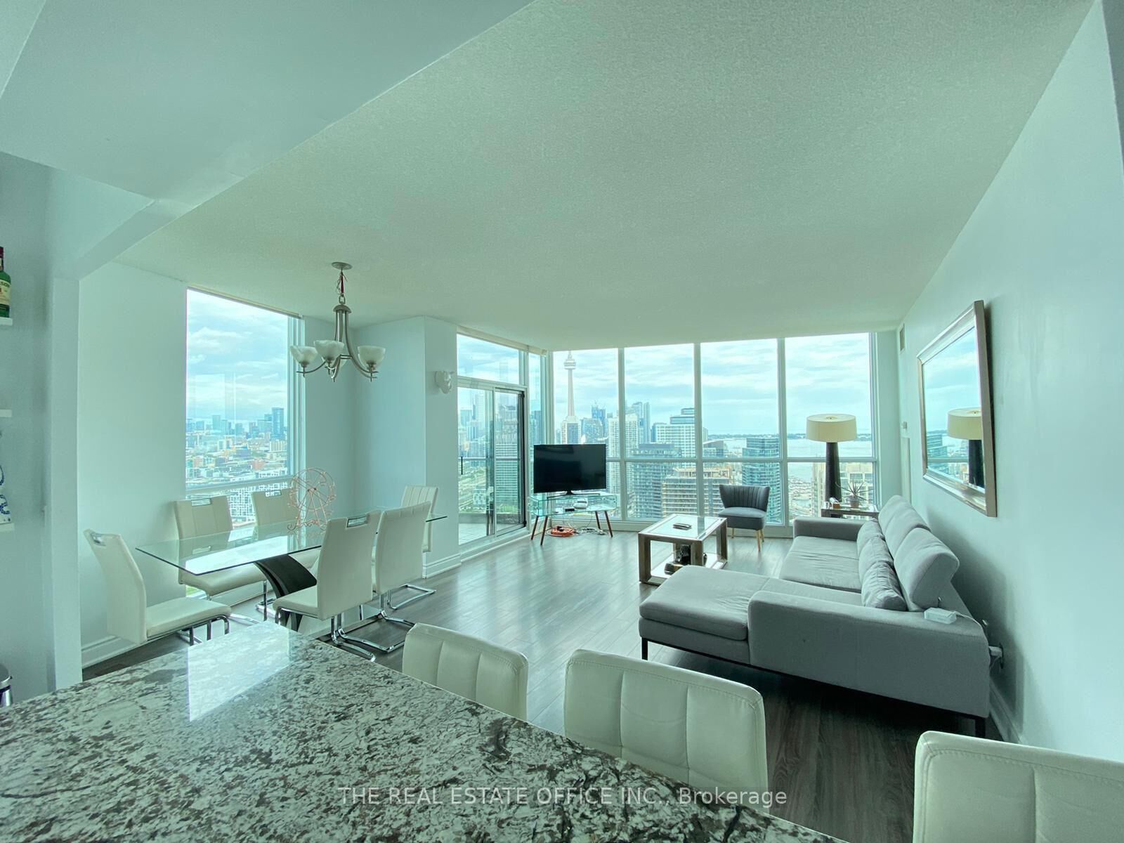 Property Photo: 219 Fort York Boulevard Uph 2 ON M5V 1B1