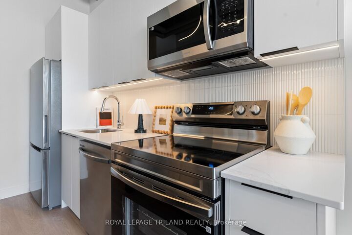 Property Photo:  685 Richmond Street 307  ON N6A 5M1 