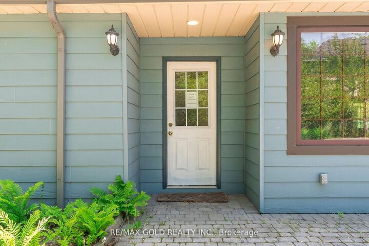 Property Photo: 1356 Oak Lane ON L5H 2X7