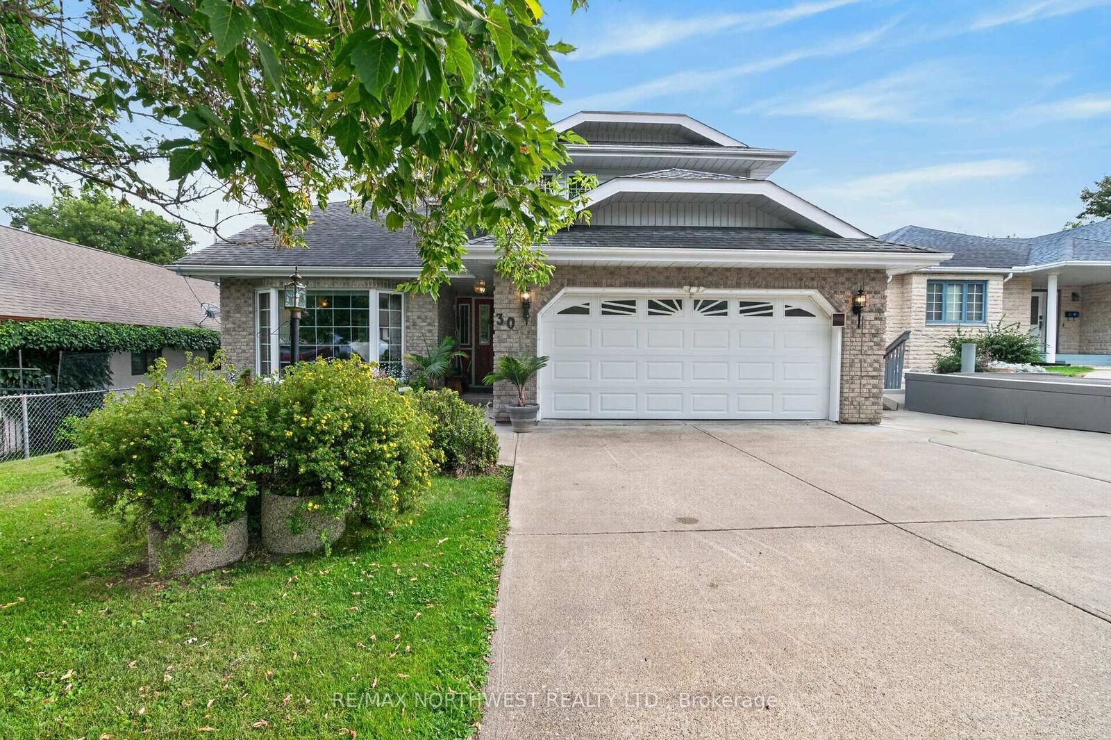 Property Photo: 30 Sandstone Place ON P9N 4E3