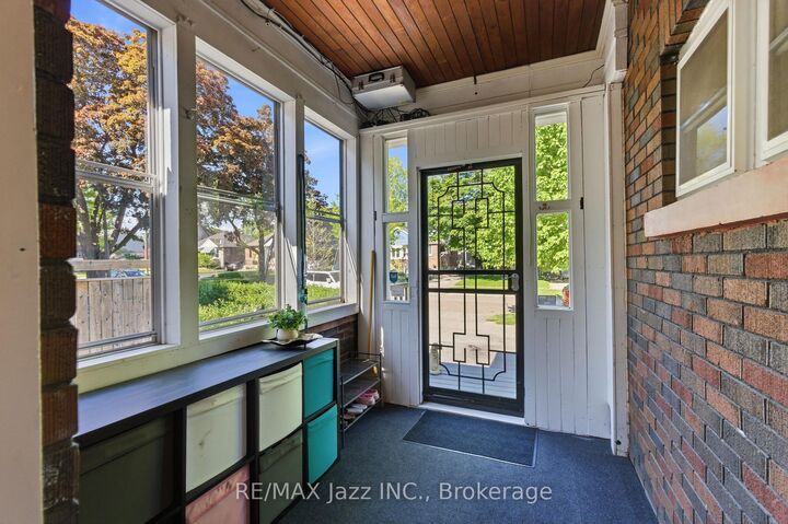 Property Photo: 72 Cadillac Avenue S ON L1H 5Z2