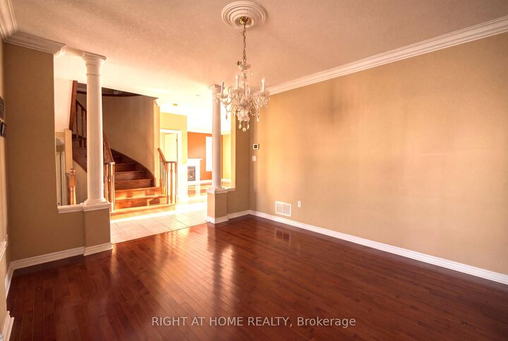 Property Photo: 52 Prince William Way ON L4N 0Y9
