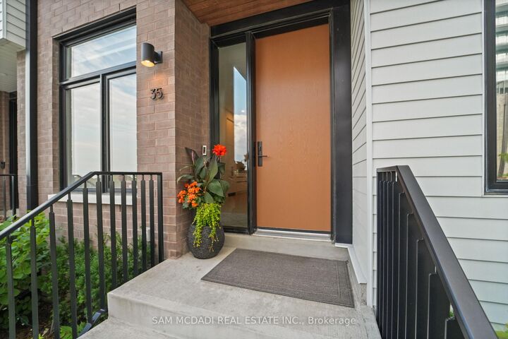 Property Photo: 50 Coveside Drive 35 ON L5H 0B2