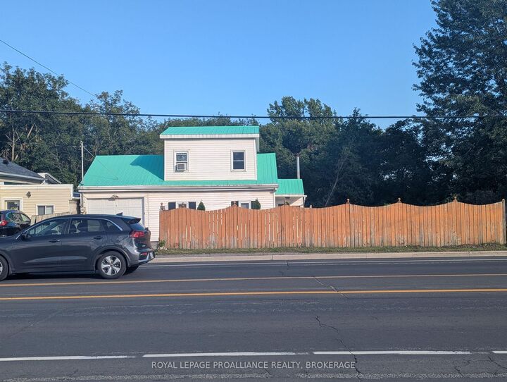 Property Photo: 1105 Montreal Street ON K7K 3K6