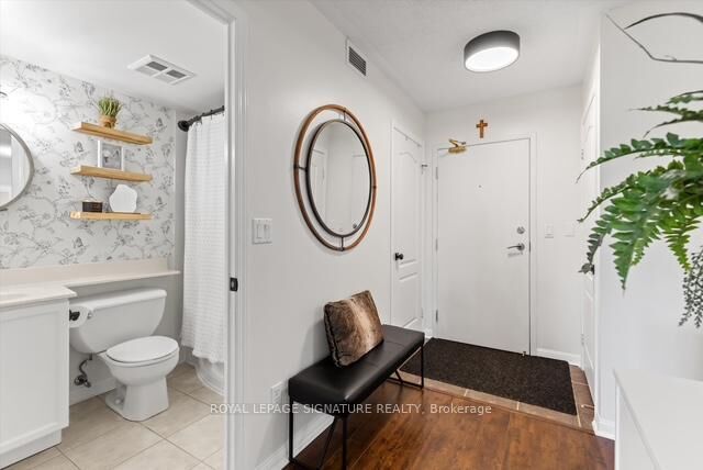 Property Photo: 1150 Parkwest Place 207 ON L5E 3K4