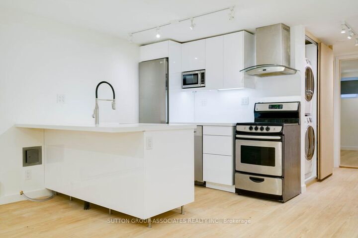 Property Photo:  477 Brunswick Avenue Lower  ON M5R 2Z6 