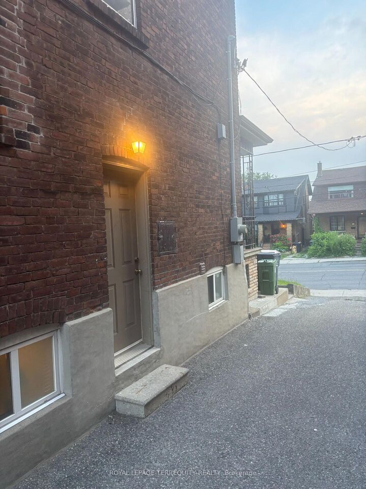 Property Photo:  1527 Dufferin Street Lower  ON M6H 3L5 