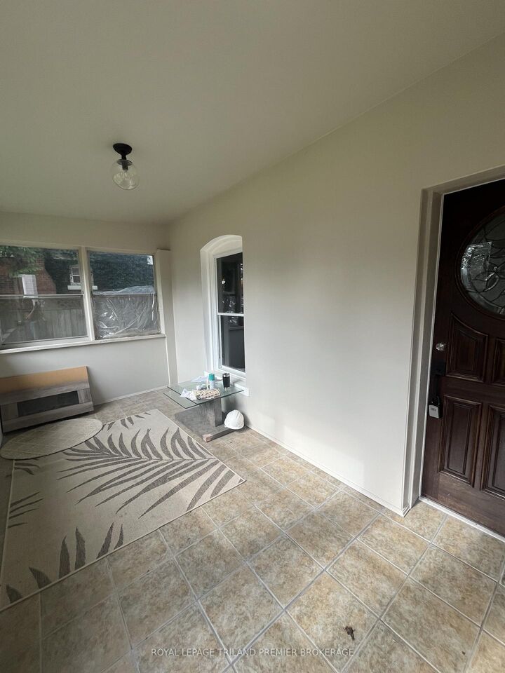 Property Photo:  180 Alma Street  ON N5P 3B4 