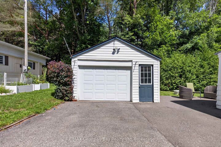 Property Photo: 525 Midland Point Road 33 ON L4R 5G9