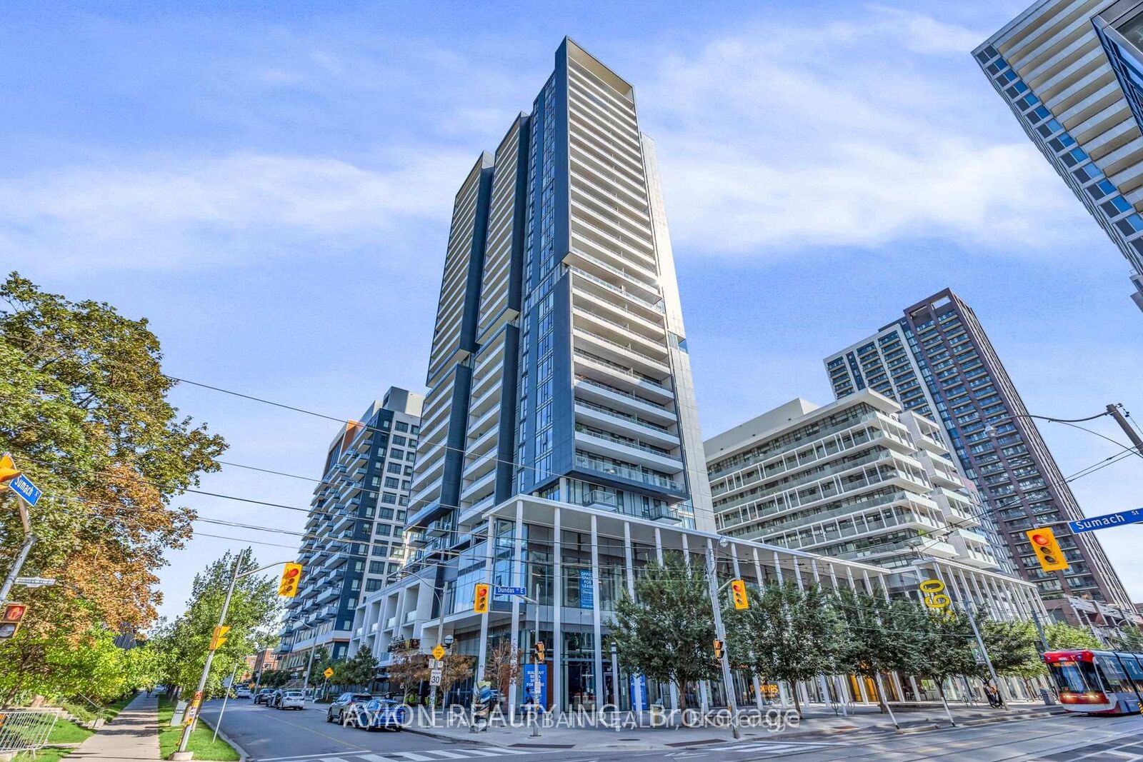 Property Photo:  225 Sumach Street 2807  ON M5A 0P8 