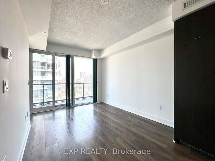 Photo de la propriété:  89 McGill Street 2704  ON M5B 0B1 