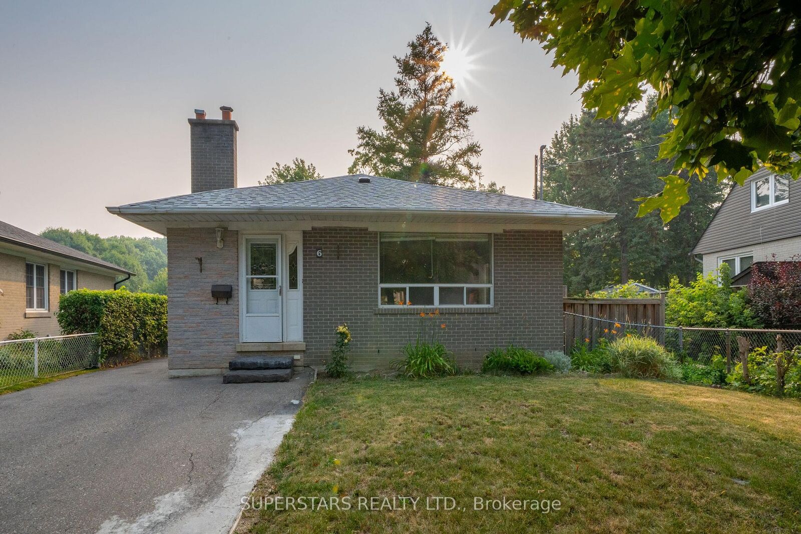 Property Photo: 6 Meadowland Drive ON L6W 2R4