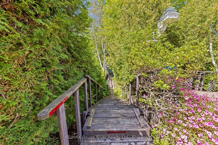 Property Photo:  68 Robins Road 182  ON L8H 4N4 
