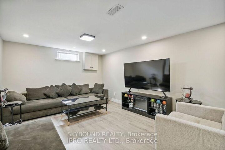 Property Photo:  34 Owen Place  ON L8G 2H2 