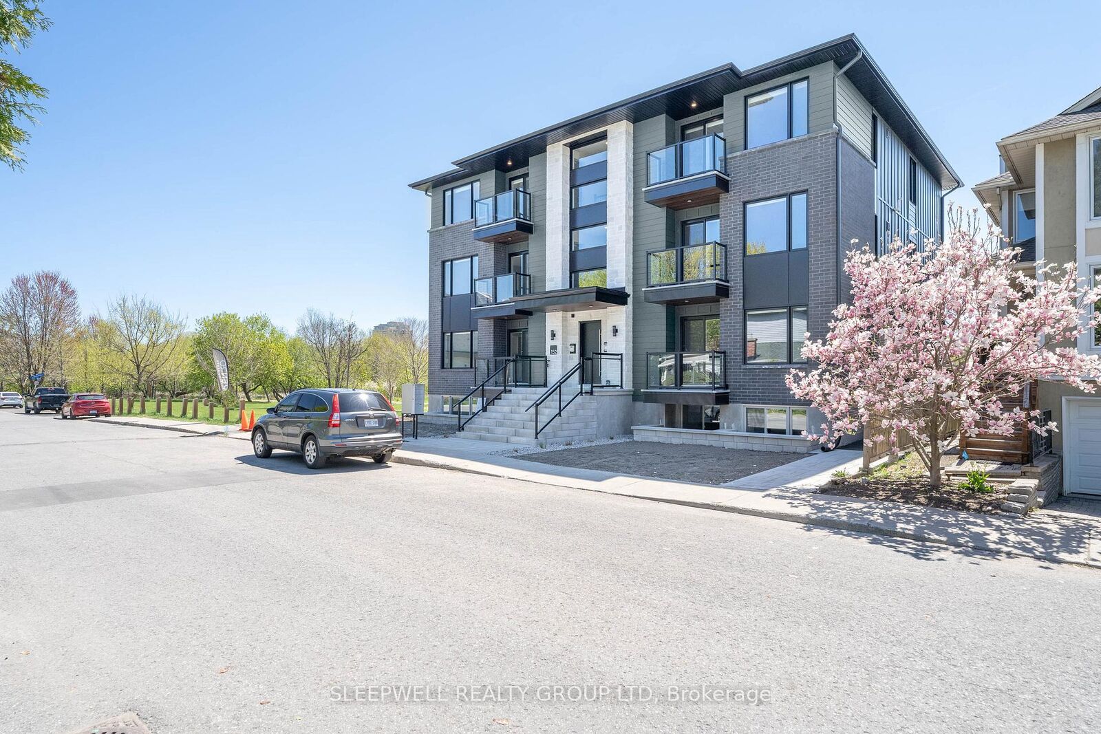 Property Photo:  152 Springhurst Avenue 5  ON K1S 0E5 