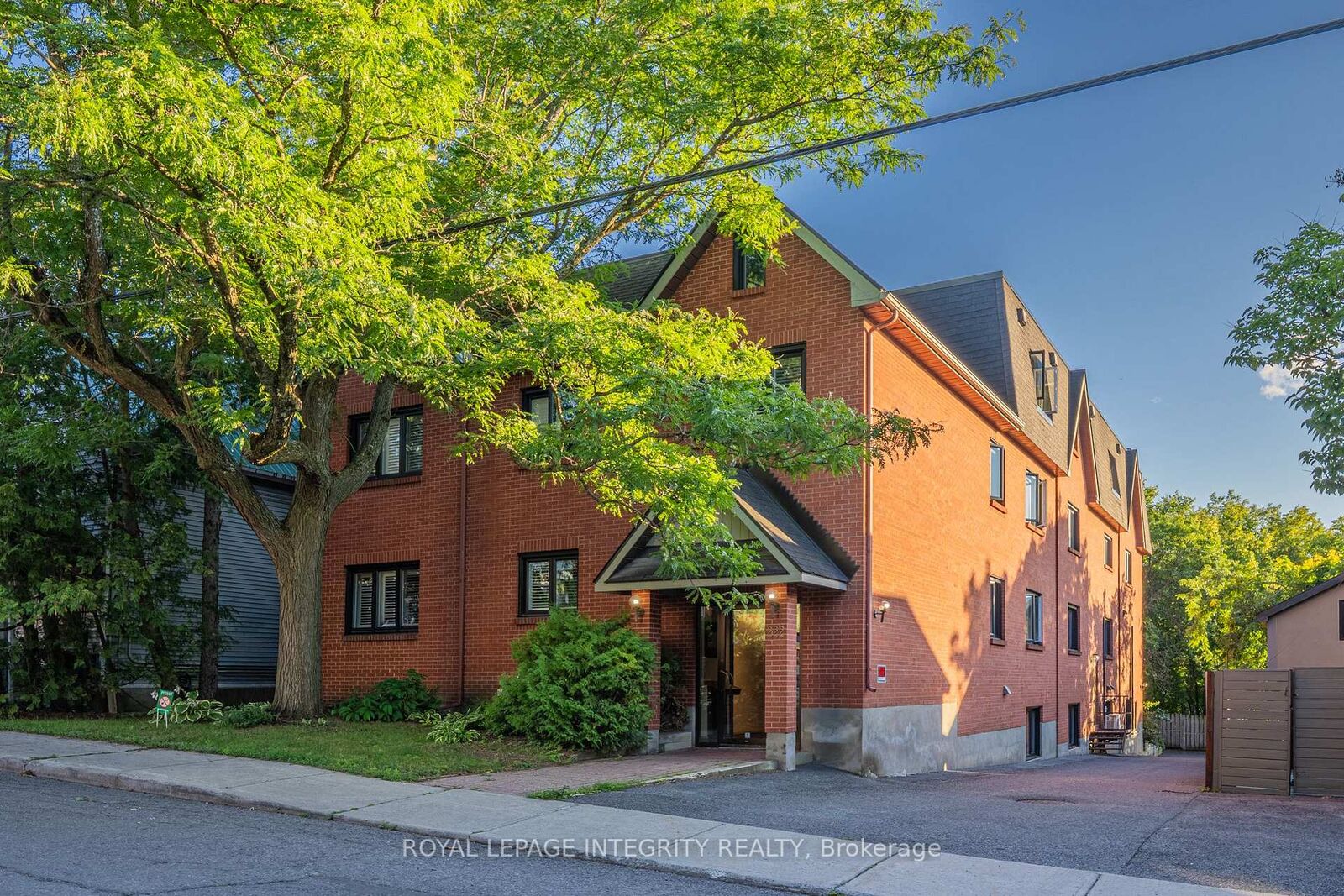 Property Photo:  222 Russell Avenue 103  ON K1N 7X5 