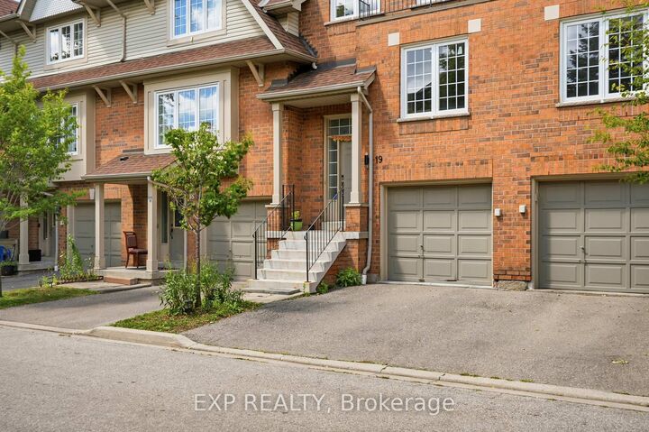 Property Photo: 1575 South Parade Court 19 ON L5M 6E9