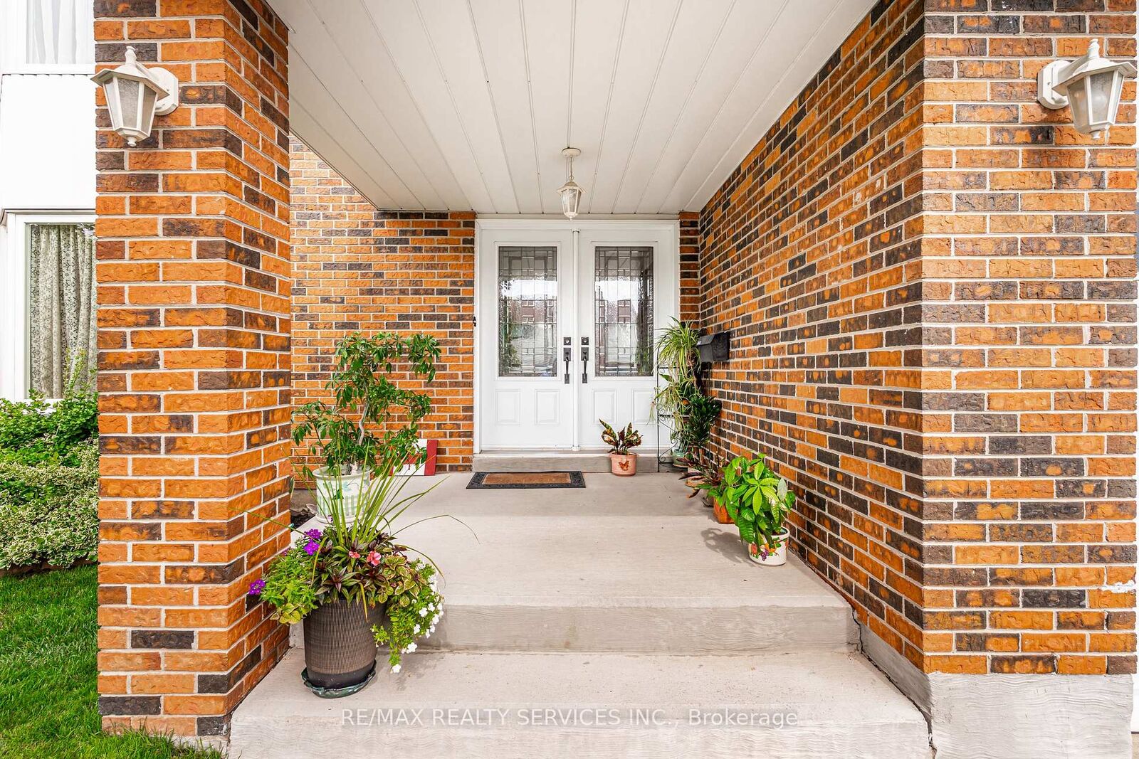 Property Photo: 4 Markham Street ON L6S 2X7