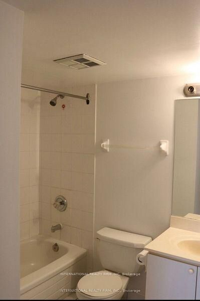 Property Photo:  135 Hillcrest Avenue 1010  ON L5B 4B1 