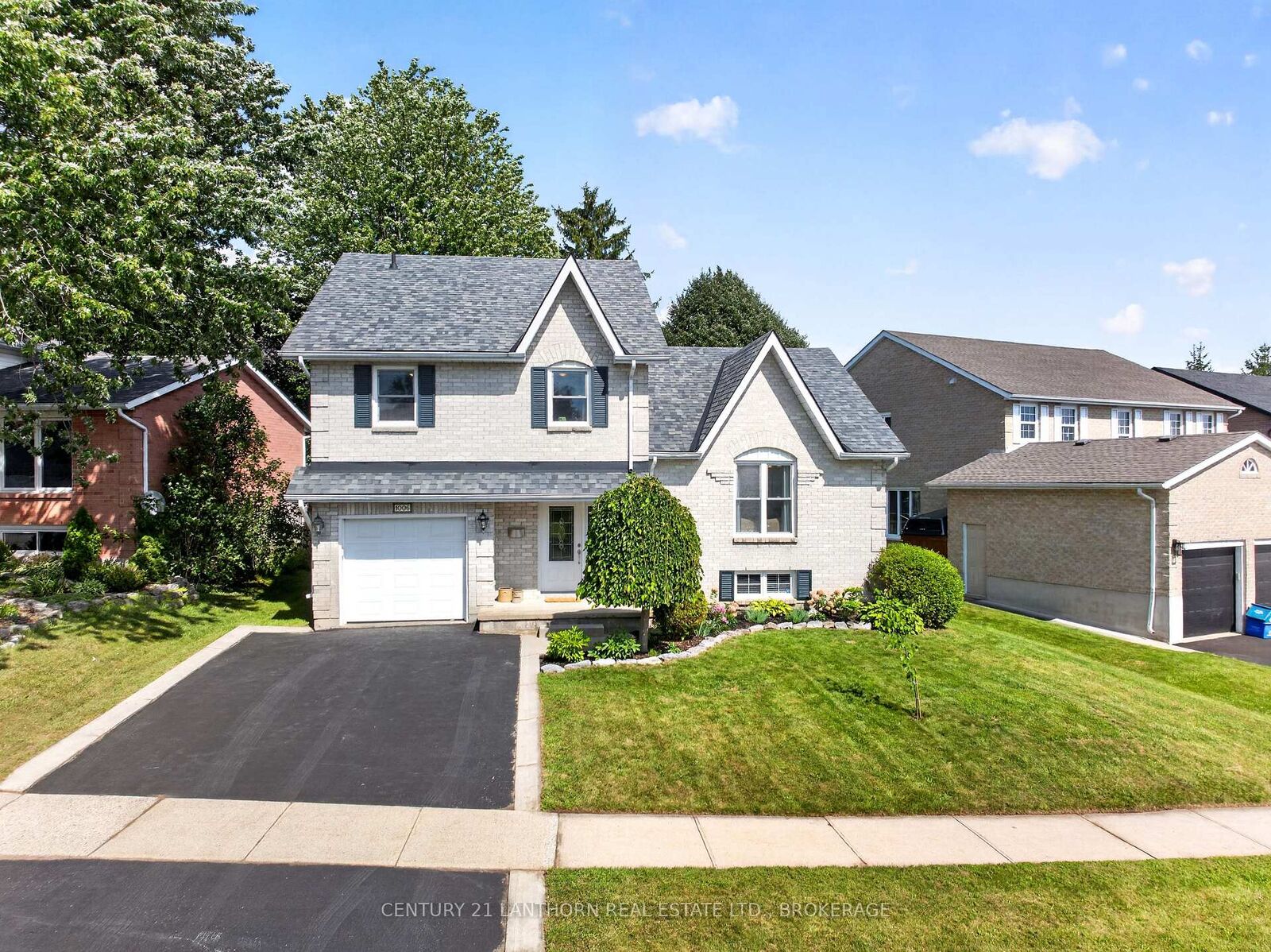 Property Photo:  1006 Dillingham Street  ON K7P 2P4 