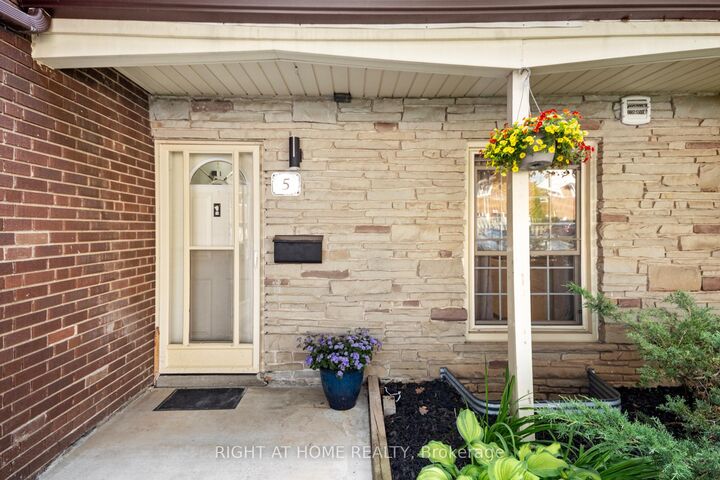 Property Photo: 5 Arbour Glen Crescent ON N5Y 1Z9