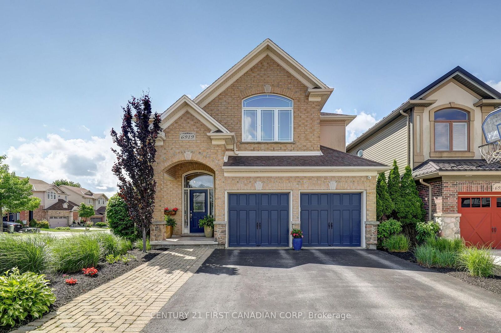 Property Photo: 6919 Raleigh Boulevard ON N6K 5B6