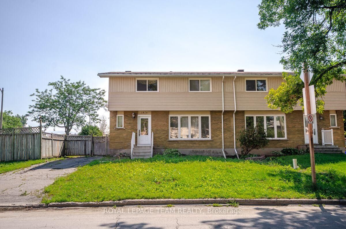 Property Photo:  1476 Claymor Avenue  ON K2C 1S6 
