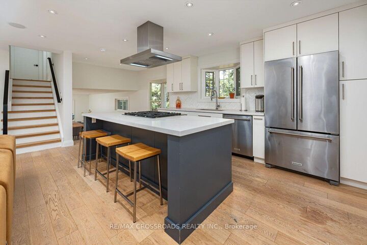 132 Collingsbrook Boulevard — photo 1