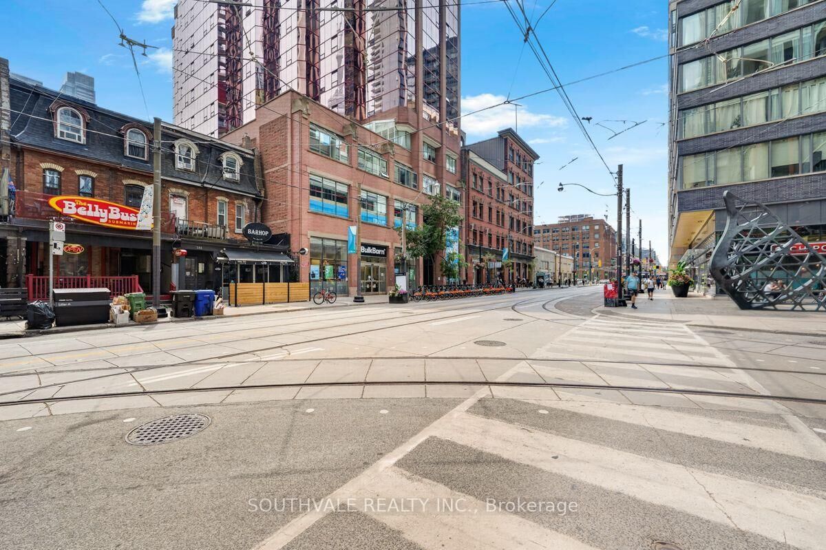 Property Photo:  393 King St. W N/A 1107  ON M5V 3G8 