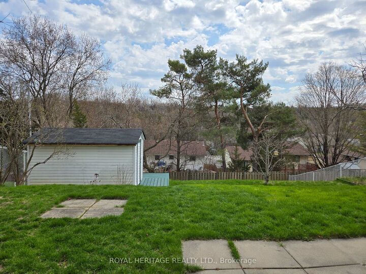 Property Photo:  29 Fleming Road SW  ON K8V 6P7 