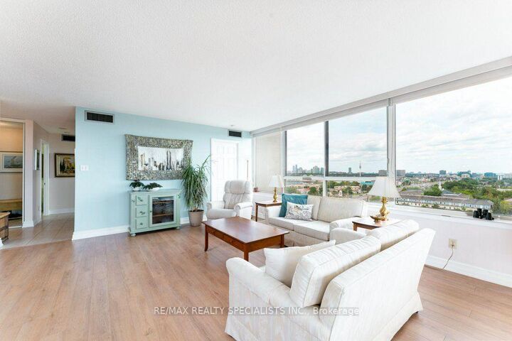 Property Photo: 880 Dundas Street W 1106 ON L5C 4H3
