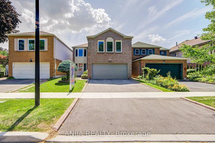 Property Photo: 123 Chapel Park Square ON M1V 2S3