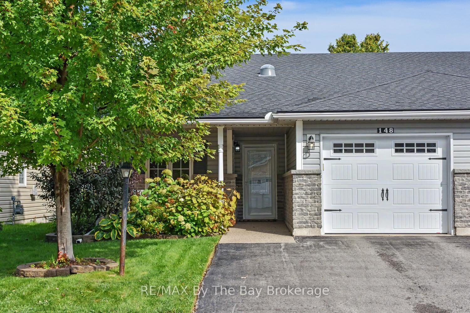 Property Photo:  148 New York Avenue  ON L9Z 3A8 