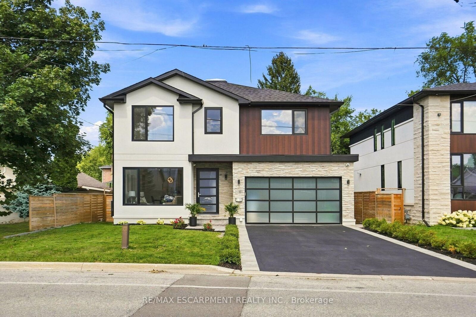 Property Photo: 1181 Ogden Avenue ON L5E 2G8