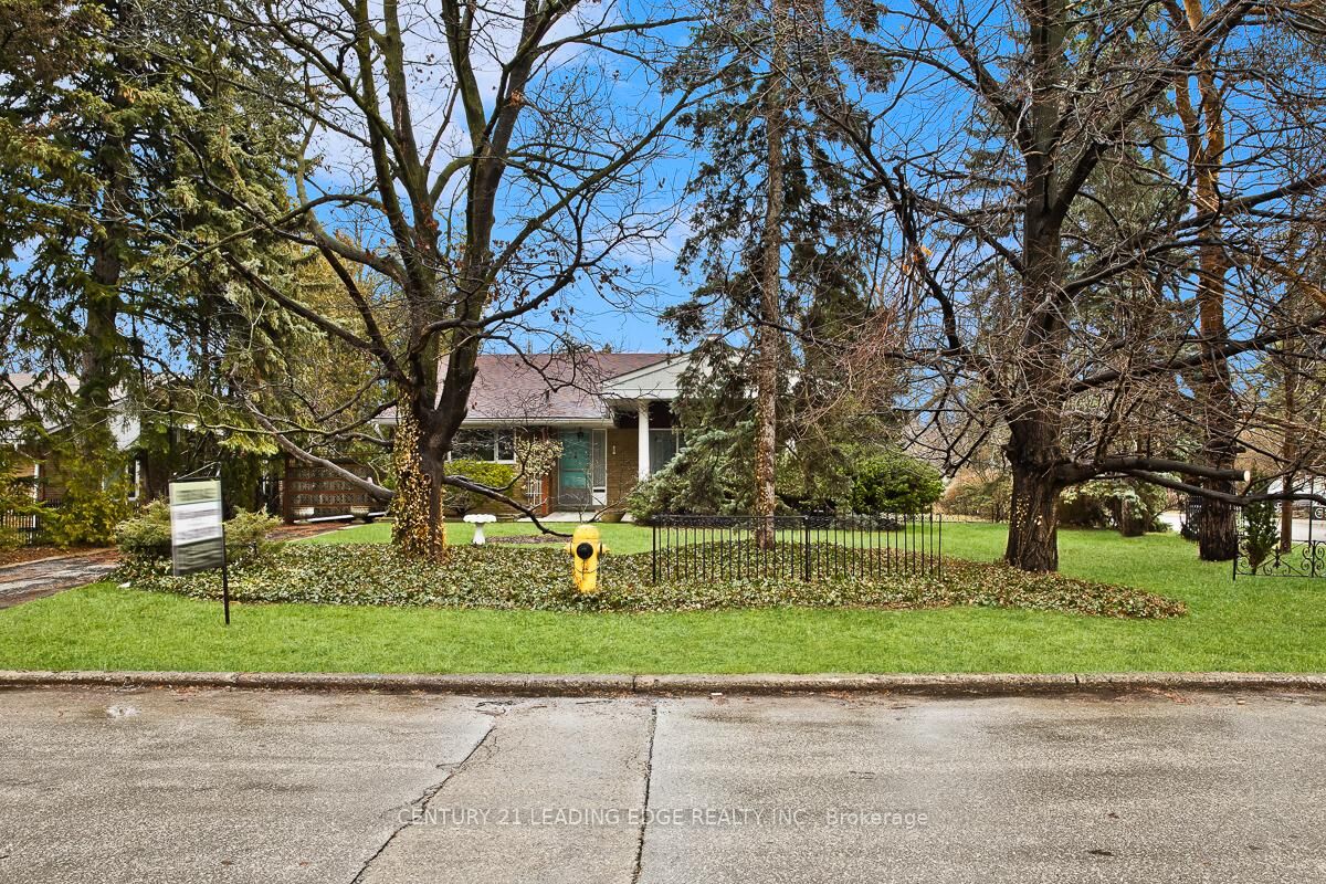 Property Photo: 1 Bradgate Road ON M3B 1J6