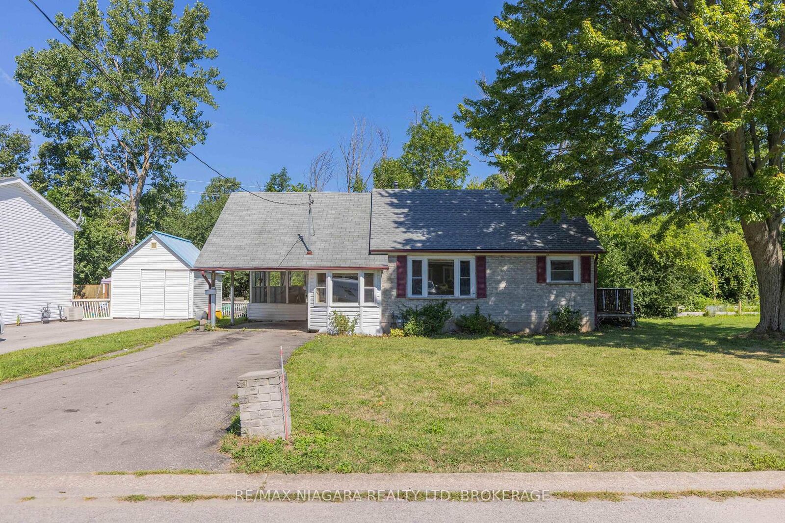 Property Photo:  30 A Avenue  ON L2A 1C9 