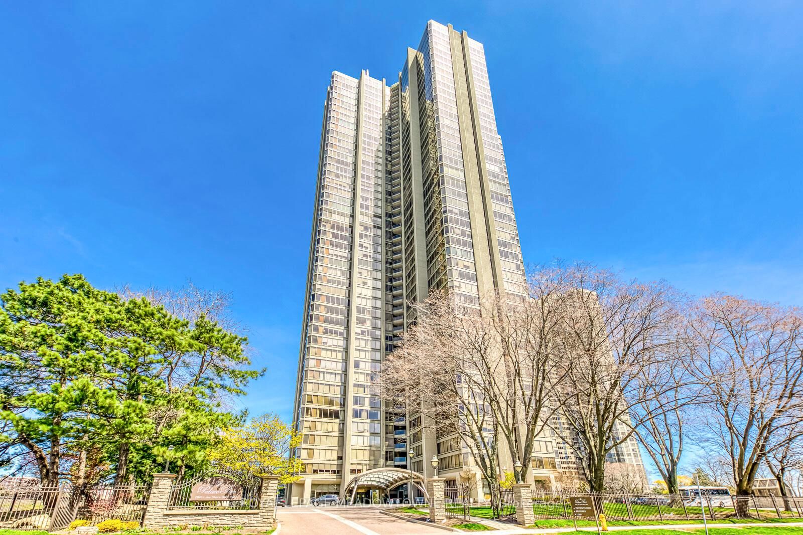 Property Photo: 2045 Lakeshore Boulevard W 2011 ON M8V 2Z6
