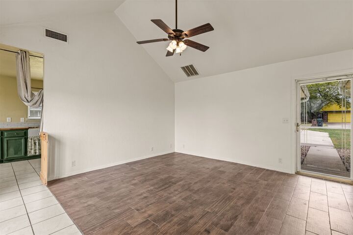 Property Photo: 11620 N 190th East Avenue OK 74021