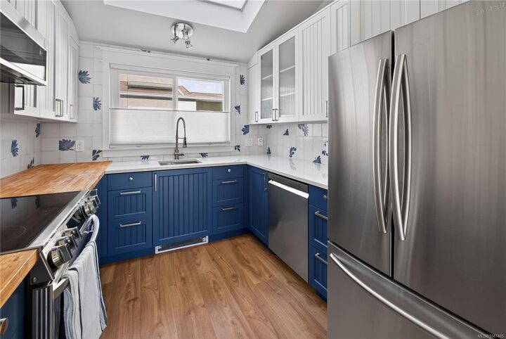 Property Photo: 947 Caledonia Ave #8 BC V8T 1E8