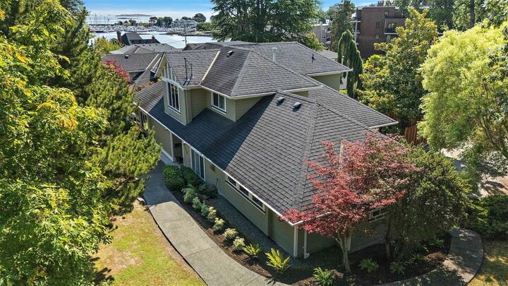 Property Photo: 2425 Oak Bay Ave BC V8R 1H3