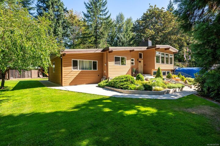 Property Photo: 3742 James Cres BC V9J 1E9