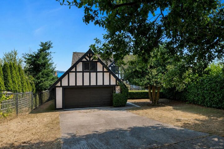 Property Photo: 3515 Aloha Ave BC V9C 1X9