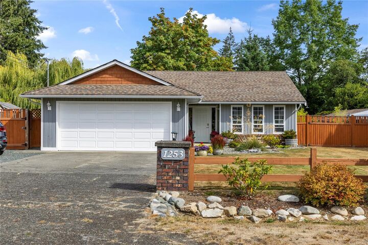 Property Photo:  1253 Ormonde Rd  BC V9P 1W4 