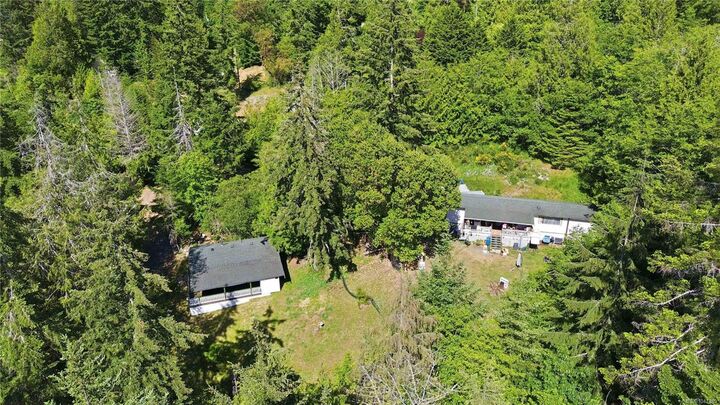 Property Photo: 821 Seedtree Rd BC V9Z 1C2