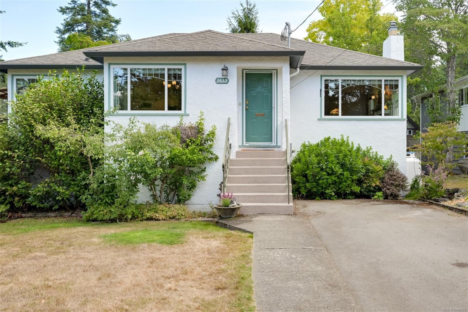 Property Photo: 3835 Cumberland Rd BC V8P 3S1