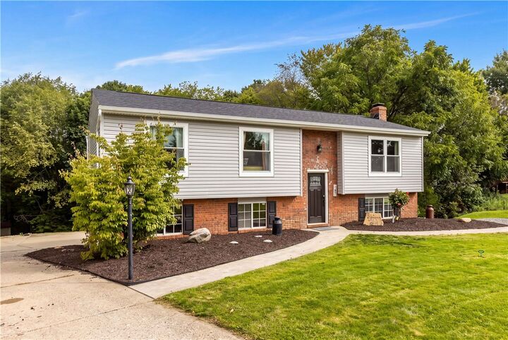 Property Photo: 331 Rolling Hills Rd PA 15042