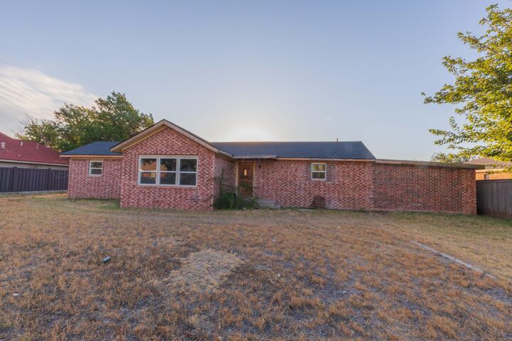 Property Photo: 813 Steele Street TX 79097